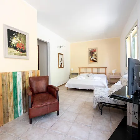 204 - Pesco, Giardino E Piscina - Cherry House Apartment Carro